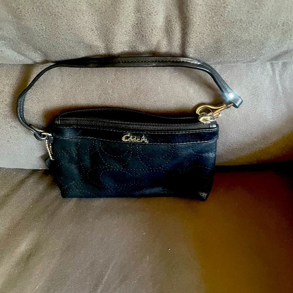 Like new Coach/Wristlet black Leather - Picture 3 of 6